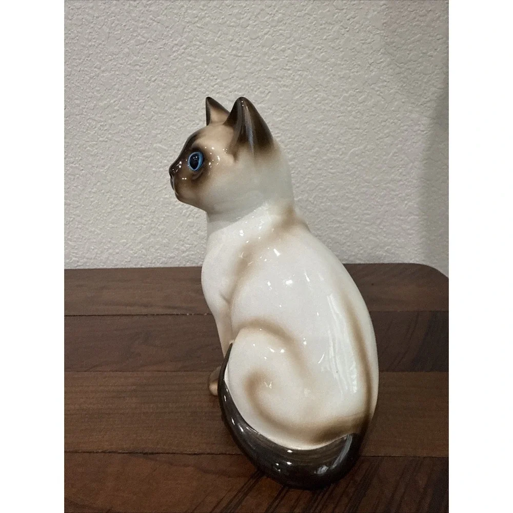 Enesco Cat Figurine with Blue Eyes Siamese Kitten